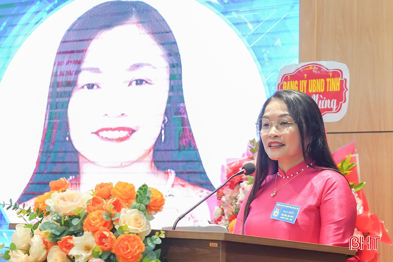 Đồng chí Nguyễn Thị Hà Tân - Tỉnh ủy viên, Phó Bí thư chuyên trách Đảng ủy UBND tỉnh phát biểu tại đại hội. bqbht_br_d6-8956.jpg