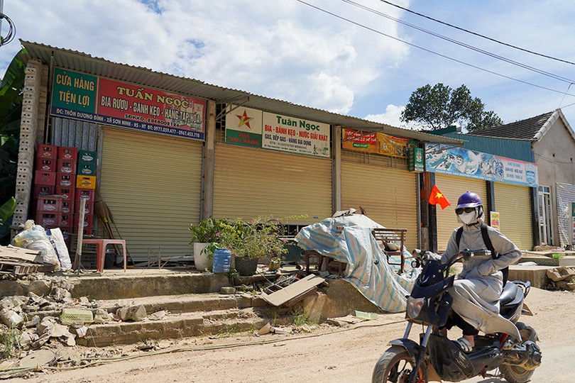 หลายๆ ร้านค้ายังต้องปิดหรือเปิดประตูเล็กน้อยในระหว่างวันเพื่อหลีกเลี่ยงฝุ่น 10dsc00737.jpg
