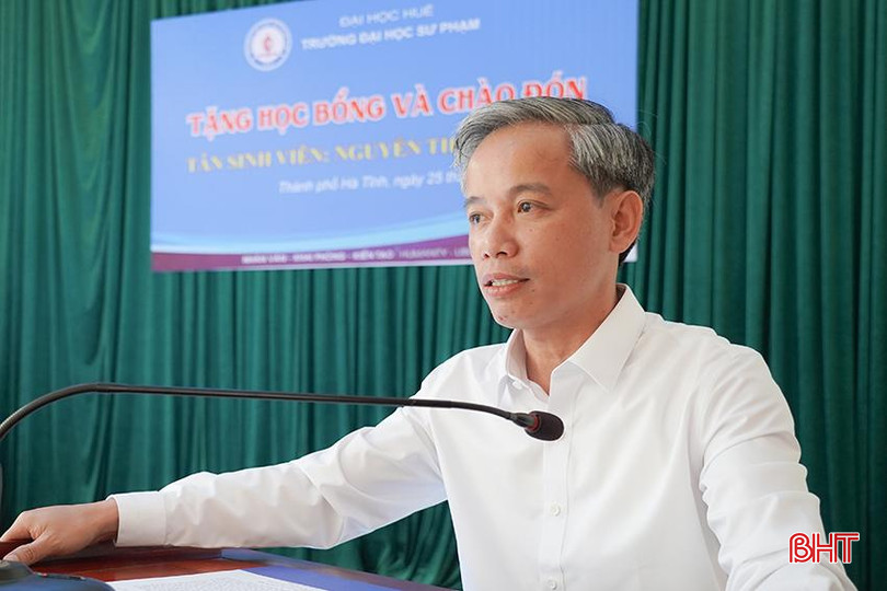 TS. Lê Hồ Sơn - Hiệu trưởng Trường Đại học Sư phạm (Đại học Huế) phát biểu tại buổi lễ. 2.jpg