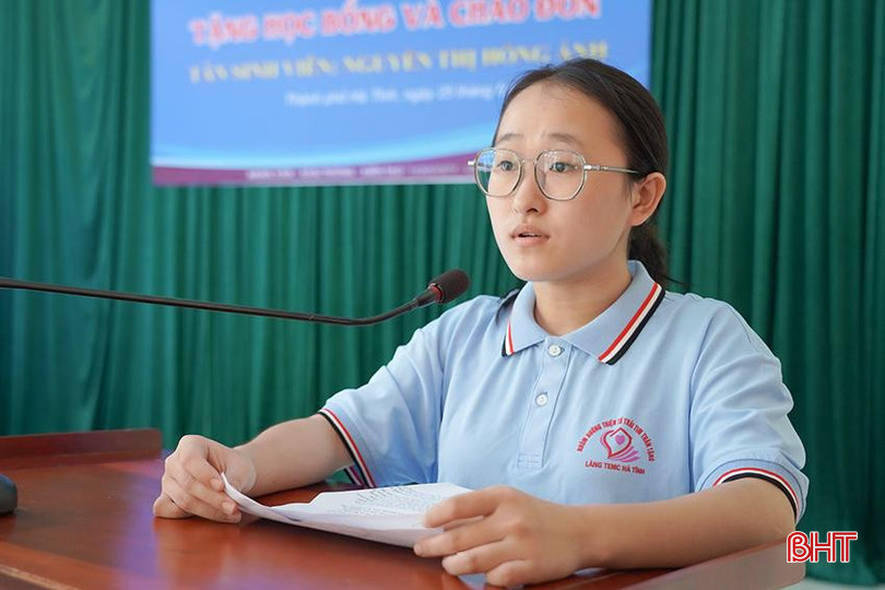 Em Nguyễn Thị Hồng Ánh phát biểu tại buổi lễ. 5.jpg