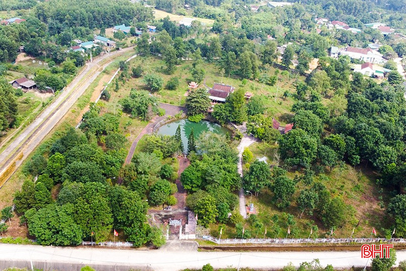 Khuôn viên ngôi đền cổ Trầm Lâm. bqbht_br_d1.jpg