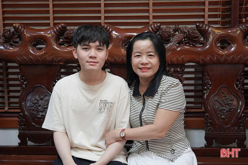 Sau những thành công của Sơn là sự cố gắng, nỗ lực và sự quan tâm của gia đình. q4.jpg