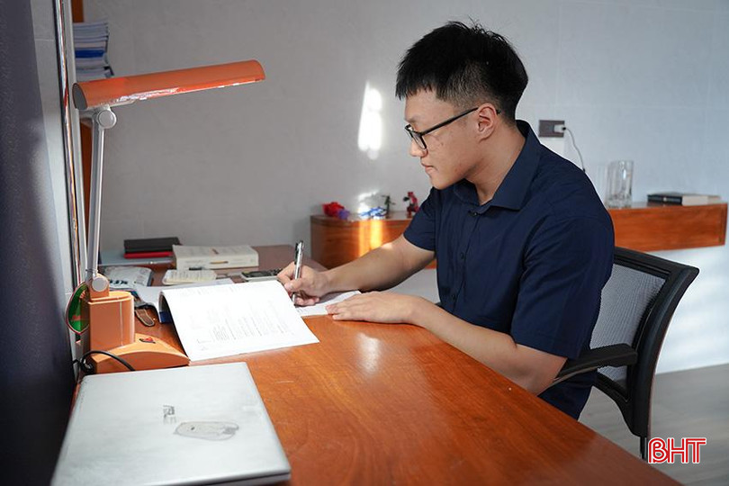 Không học nhồi nhét một lượng kiến thức lớn trong thời gian ngắn là phương pháp giúp Anh Vũ đạt hiệu suất ôn tập cao. v2.jpg