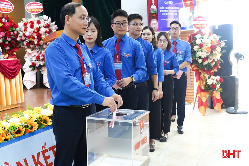 ĐVTN bỏ phiếu bầu Ban Chấp hành Chi đoàn nhiệm kỳ 2025-2030. bqbht_br_agr6.jpg