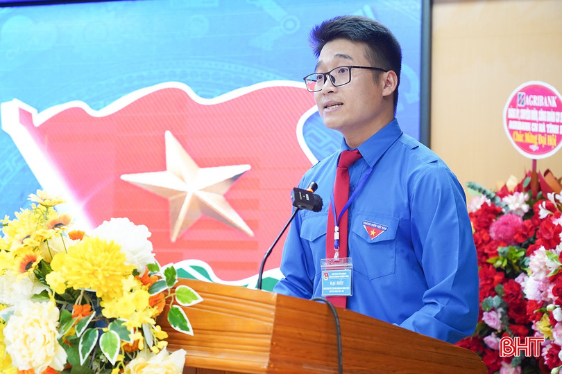 Ủy viên BCH Đoàn cơ sở Agribank chi nhánh Hà Tĩnh II khoá II Nguyễn Trọng Công trình bày báo cáo tại đại hội. bqbht_br_agr2.jpg