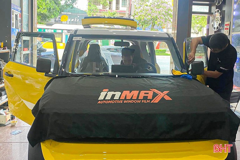 Cửa hàng Nội thất Ôtô Đức Men đã huy động đông đảo thợ tay nghề tốt để dán phim cách nhiệt cho đa dạng các loại xe từ đầu mùa nắng. bqbht_br_1img-3847.jpg