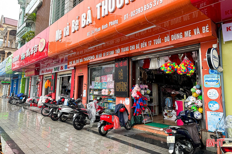 Nhiều cửa hàng từng là "thủ phủ" đồ hoá trang Halloween nay ghi nhận sự ảm đạm đáng kể. bqbht_br_h6.jpg