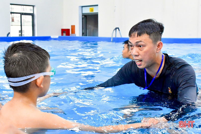 Ngay từ đầu mùa hè này, hàng trăm em nhỏ Hà Tĩnh đã được trang bị kỹ năng bơi lội. bqbht_br_0d75b8392f8f04fae16e1.jpg