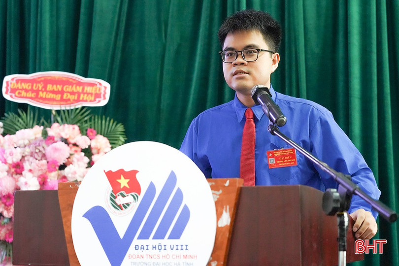 Sinh viên Hoàng Quang Huy tham luận về vấn đề "Phát huy vai trò của ĐVTN trong phong trào học tập và nghiên cứu khoa học". bqbht_br_a5.jpg