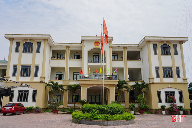 Trụ sở phường Thạch Hạ được chọn là trung tâm hành chính của phường Trần Phú mới - được thành lập trên cơ sở nhập 3 phường: Thạch Trung, Đồng Môn, Thạch Hạ và xã Hộ Độ. Trụ sở phường Thạch Hạ được chọn là trung tâm hành chính của phường Trần Phú mới - được thành lập trên cơ sở nhập 3 phường: Thạch Trung, Đồng Môn, Thạch Hạ và xã Hộ Độ.