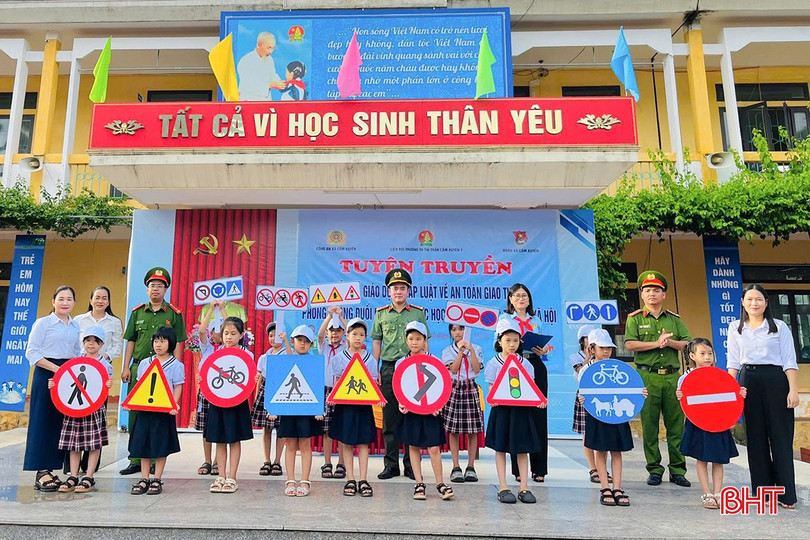 Các hoạt động đoàn thể góp phần tạo nên không khí học tập hứng khởi, giúp học sinh rèn luyện kỹ năng sống, phát huy tinh thần nhân ái và trách nhiệm với cộng đồng. bqbht_br_s5.jpg