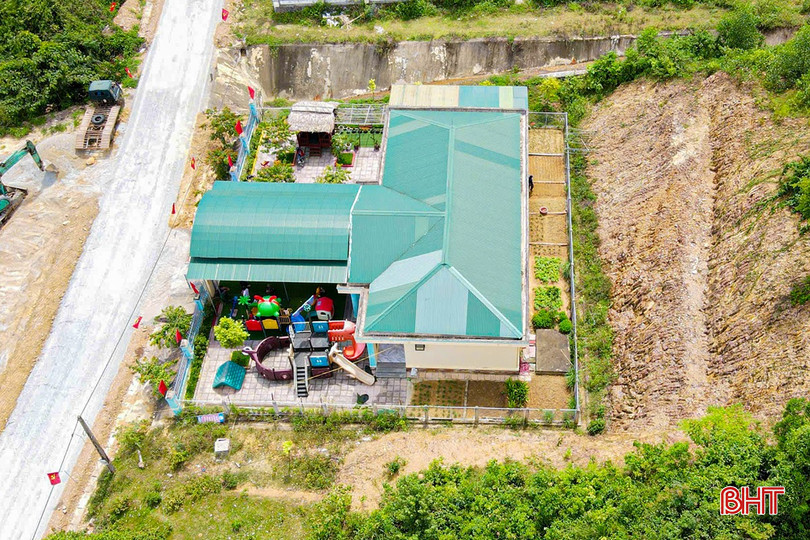Điểm lớp ghép bản Rào Tre (Trường Mầm non Hương Liên) được đầu tư cơ sở vật chất khang trang là nơi học tập, sinh hoạt của 19 em học sinh đồng bào dân tộc Chứt. bqbht_br_1.jpg