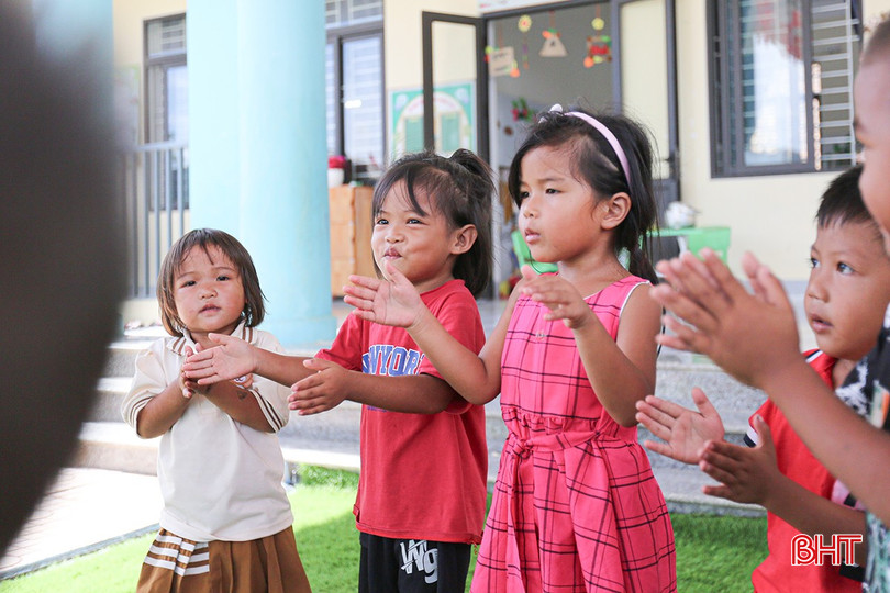 Nhờ chính sách của Đảng, Nhà nước cùng sự chung tay của chính quyền địa phương và lực lượng biên phòng, cơ sở vật chất, đời sống ở vùng rẻo cao Hà Tĩnh đã chuyển biến rõ rệt. bqbht_br_8.jpg