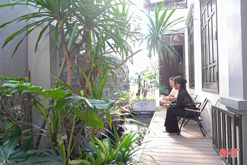 Góc nhỏ xanh mát là nơi thư giãn mỗi khi rảnh rỗi của gia đình anh Quốc Vương và chị Ánh Ngọc. bqbht_br_c7.jpg
