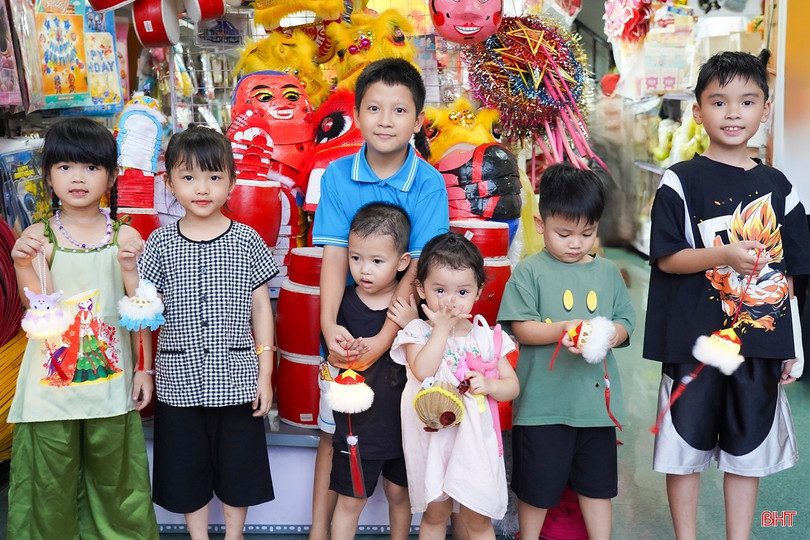 Chị Nguyễn Phan Cẩm Mai mong muốn dạy con về ý nghĩa những dịp lễ truyền thống của đất nước. image.jpg