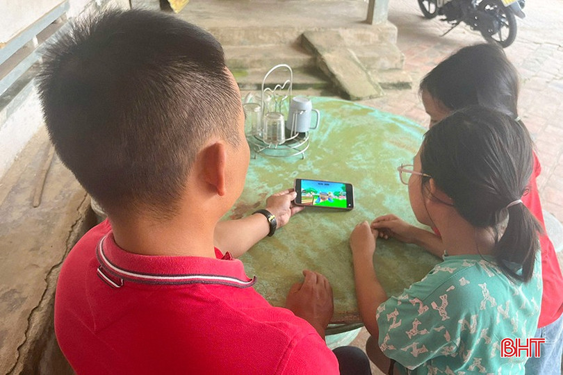 Sau khi phát hiện con thường xuyên xem các video thuộc "vũ trụ thối não", anh T. đã lập tức thu điện thoại và nghiêm cấm tuyệt đối việc tiếp cận những nội dung này. bqbht_br_101.jpg