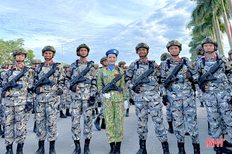 Nguyễn Thị Phương Thảo không giấu nổi vinh dự, tự hào khi lần đầu tiên được tham dự sự kiện trọng đại của đất nước ở khối nữ Gìn giữ hòa bình Việt Nam. bqbht_br_z3.jpg