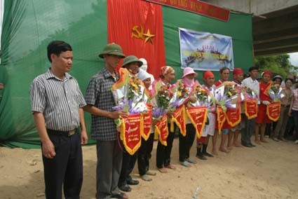 BTC trao giải cho các đội đua