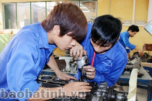 Giờ thực hành của sinh viên Trường Cao đẳng nghề Việt - Đức. Ảnh: Anh Thư