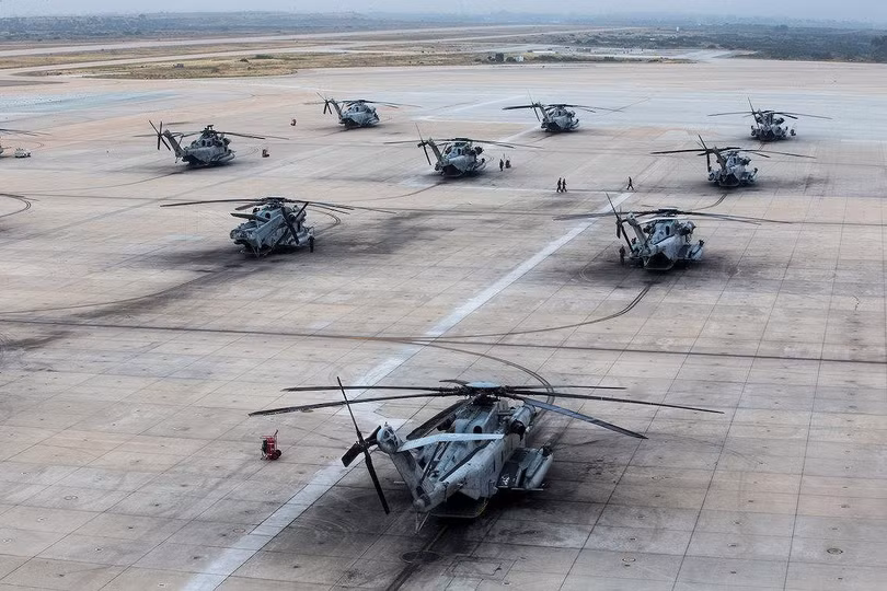 40 máy bay đắt hơn F-35 của lính thủy đánh bộ Mỹ diễu binh “Voi đi bộ” hoành tráng