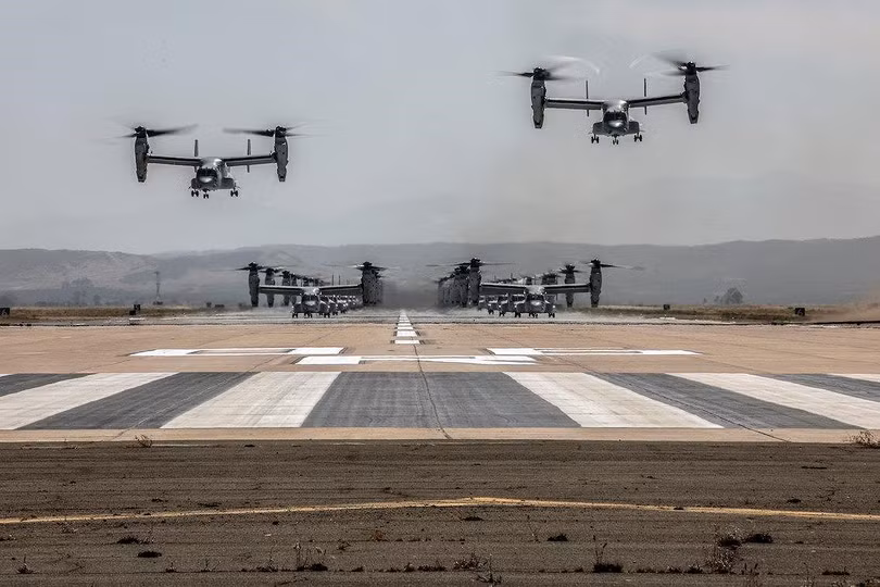 40 máy bay đắt hơn F-35 của lính thủy đánh bộ Mỹ diễu binh “Voi đi bộ” hoành tráng