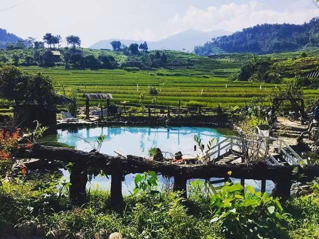 Check-in suối khoáng đẹp như tiên cảnh “gây sốt” giữa núi rừng Tây Bắc