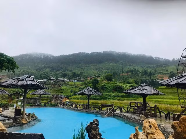 Check-in suối khoáng đẹp như tiên cảnh “gây sốt” giữa núi rừng Tây Bắc