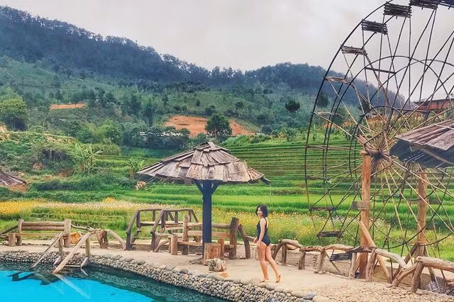 Check-in suối khoáng đẹp như tiên cảnh “gây sốt” giữa núi rừng Tây Bắc