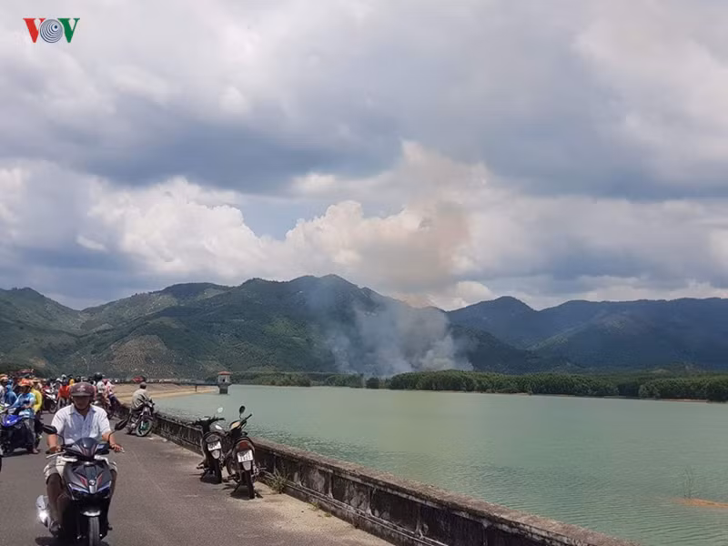 Hiện trường vụ rơi máy bay quân sự ở Khánh Hòa, 2 chiến sỹ hy sinh