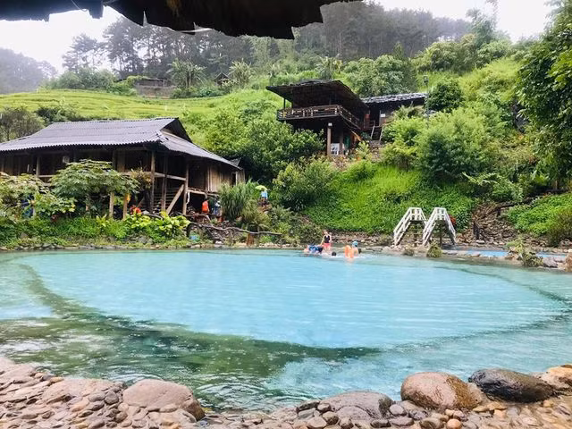 Check-in suối khoáng đẹp như tiên cảnh “gây sốt” giữa núi rừng Tây Bắc