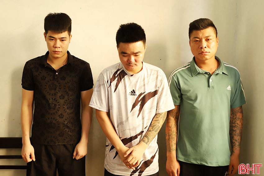 đối tượng Thành, Thư, Anh bị cơ quan điều tra bắt giữ.JPG