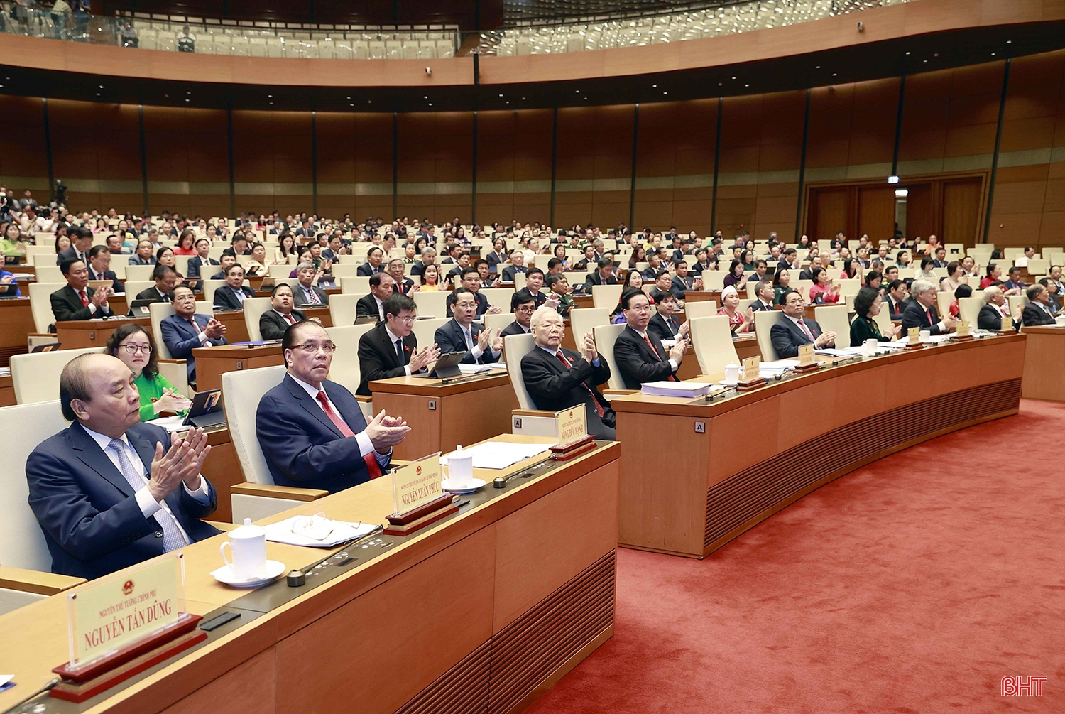 Tổng Bí thư Nguyễn Phú Trọng và các đồng chí lãnh đạo, nguyên lãnh đạo Đảng, Nhà nước và các đại biểu dự phiên khai mạc. Khai mạc trọng thể Kỳ họp thứ 5, Quốc hội khóa XV