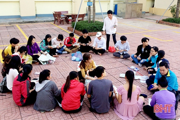 Ông già Noel tặng quà cho hơn 300 bệnh nhi Hà Tĩnh