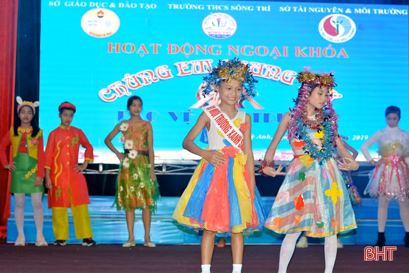 Học sinh TX Kỳ Anh sinh hoạt ngoại khóa “Chung tay bảo vệ môi trường”