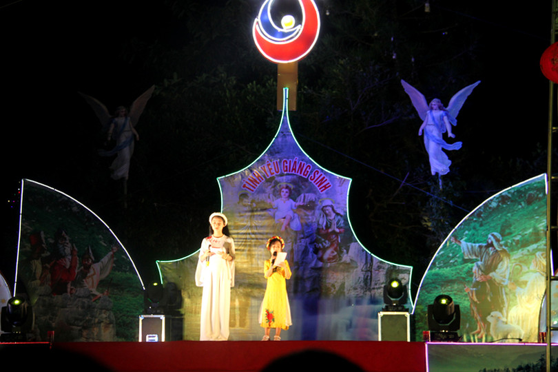 Đêm Giáng sinh rực rỡ, an lành trên khắp miền quê Hà Tĩnh