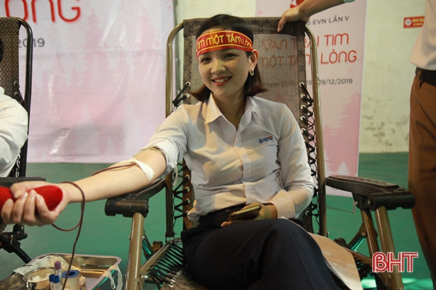 Điện lực Hà Tĩnh với “vạn trái tim, một tấm lòng”