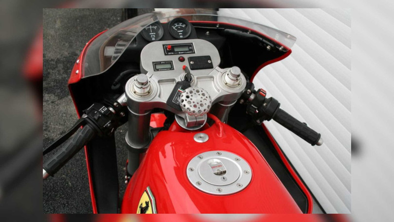 Khám phá chiếc mô tô Ferrari độc nhất thế giới