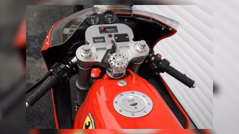 Khám phá chiếc mô tô Ferrari độc nhất thế giới