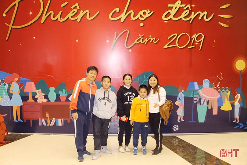 Mua gì ở phiên chợ đêm cuối tuần Hà Tĩnh 2019?