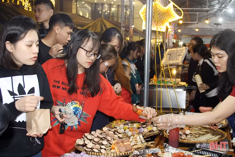 Mua gì ở phiên chợ đêm cuối tuần Hà Tĩnh 2019?