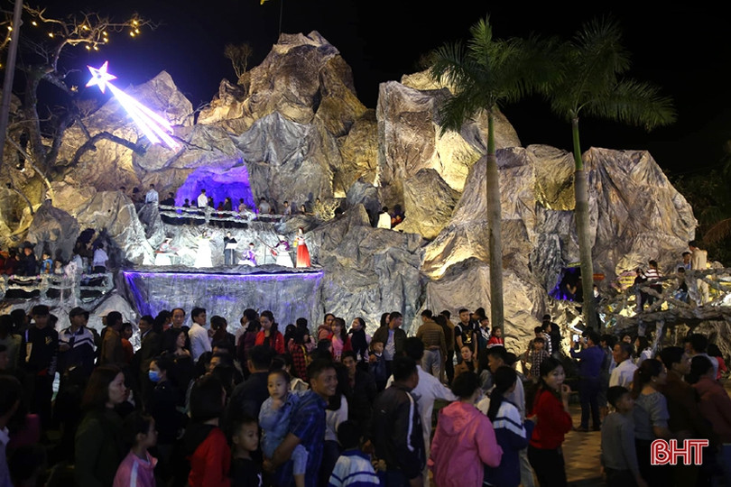 Đêm Giáng sinh rực rỡ, an lành trên khắp miền quê Hà Tĩnh