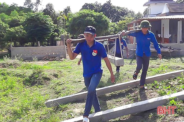 Tuổi trẻ Hà Tĩnh chung vui cùng bà con xứ đạo dịp lễ Giáng sinh