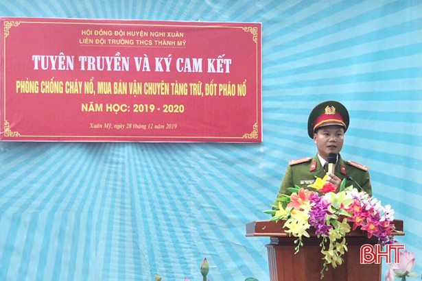 Học sinh Nghi Xuân cam kết không vi phạm pháp luật trong dịp tết