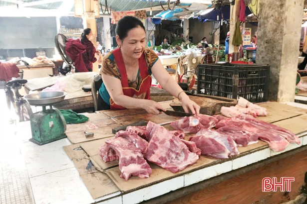Giá thịt lợn tăng “chóng mặt”, nhiều tiểu thương Hà Tĩnh... “treo quầy”!