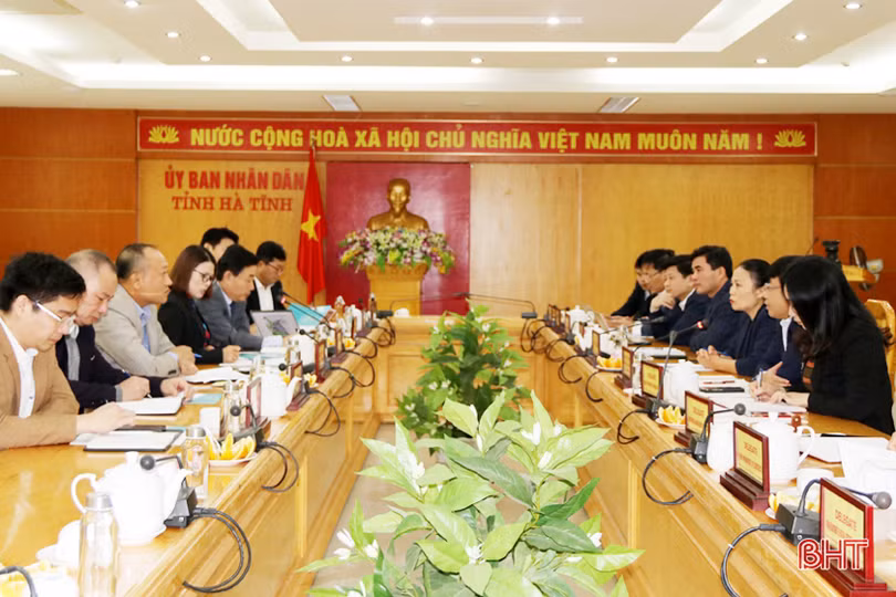 Doanh nghiệp Hàn Quốc mong muốn đầu tư sản xuất ô tô điện tại Hà Tĩnh
