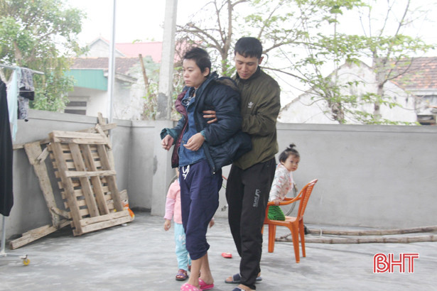 Bạn đọc Báo Hà Tĩnh hỗ trợ 200 triệu đồng cho gia đình thầy giáo nghèo