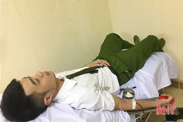 2 thanh niên Hà Tĩnh hiến máu cứu sống cụ ông trong đêm Noel