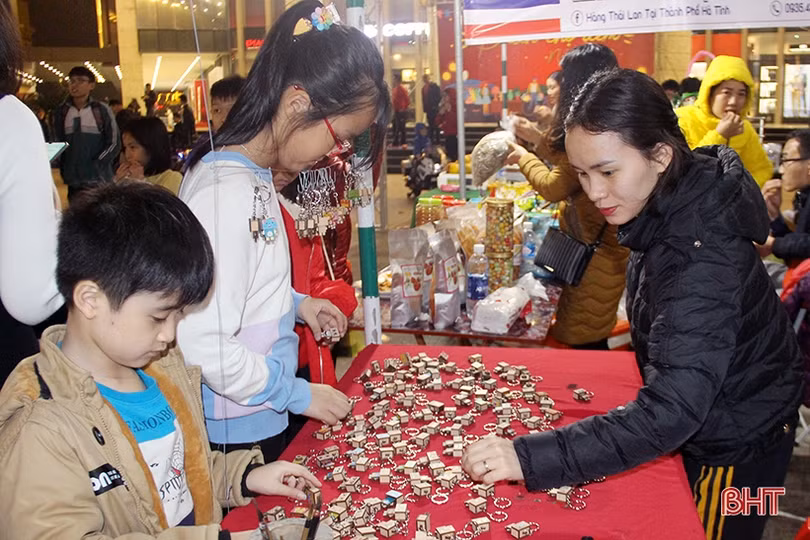 Mua gì ở phiên chợ đêm cuối tuần Hà Tĩnh 2019?