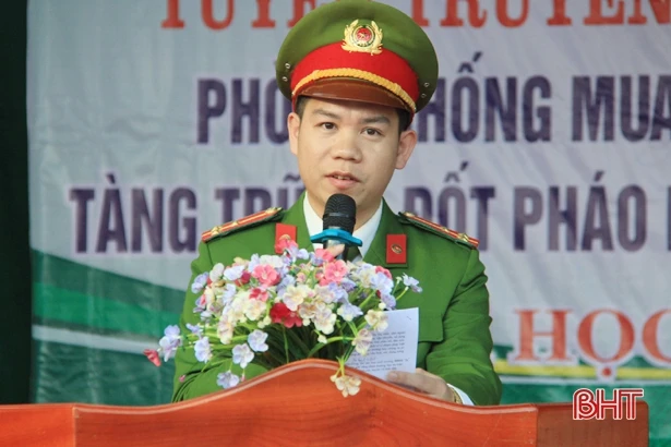 Hơn 900 học sinh Nghi Xuân “nói không” với vũ khí, pháo nổ