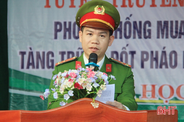 Hơn 900 học sinh Nghi Xuân “nói không” với vũ khí, pháo nổ
